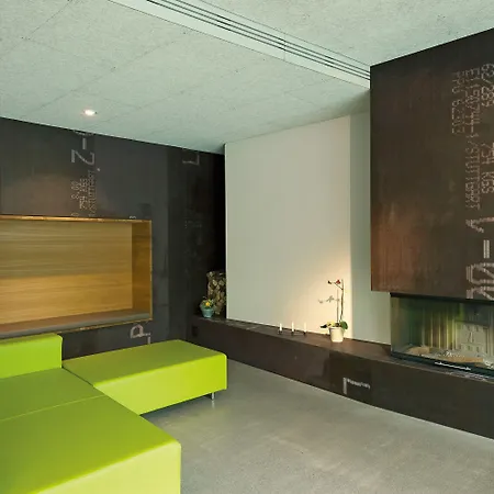 Hostal Youth Entrelagos