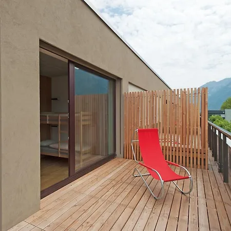 Youth * אינטרלאקן